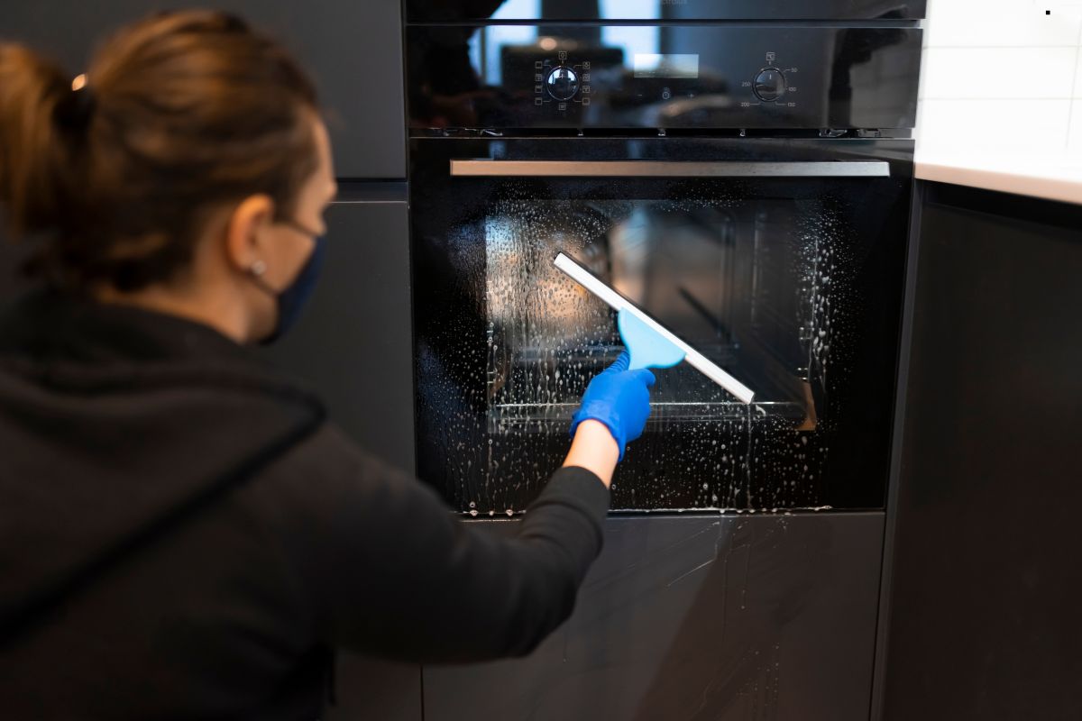 Process to Spotless Oven Door Glass